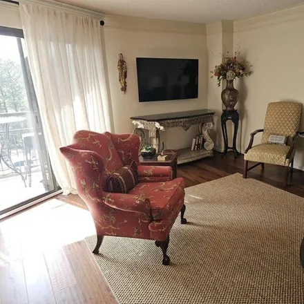 Image 5 - 1326 Beacon Parkway East, Glen Iris, Birmingham, AL 35209, USA - Condo for sale