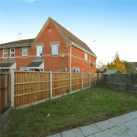 Image 8 - Northampton Grove, Basildon, SS16 6ED, United Kingdom - House for sale