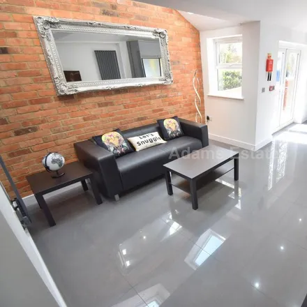 Rent this 6 bed townhouse on 29 St Bartholomew's Road in Reading, RG1 3QA