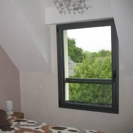 Rent this 2 bed house on Chemin de la Foret in 56610 Arradon, France