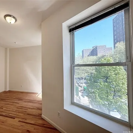 Rent this 2 bed house on 269 West 131st Street in New York, NY 10027