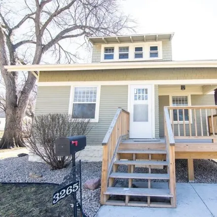 Buy this 4 bed house on 285 North 33rd Street in Lincoln, NE 68503