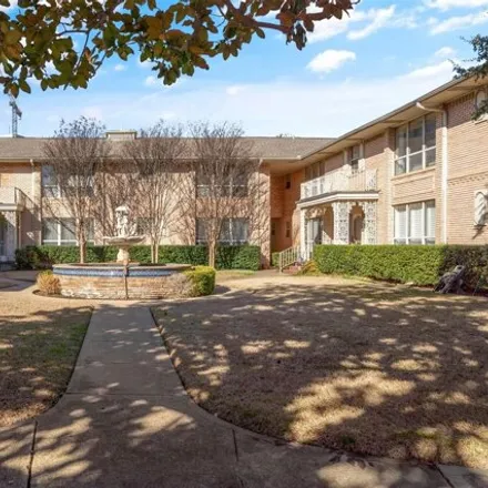 Buy this 2 bed condo on 3552 Wentwood Drive in University Park, TX 75225
