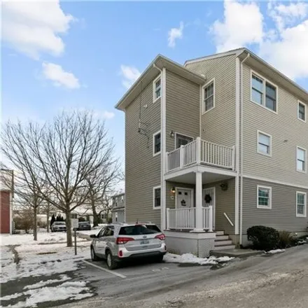 Rent this 3 bed townhouse on Hillside Baptist Church in Maple Avenue, Newport