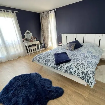 Rent this 6 bed house on 38170 Seyssinet-Pariset