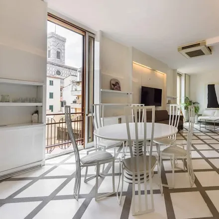 Rent this studio apartment on Via Ricasoli 8
