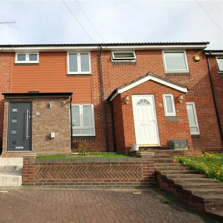 Rent this 3 bed townhouse on The Foxgloves in Billericay, CM12 0TE