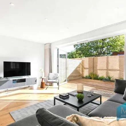 Image 1 - 3 Gilson Place, London, N10 1BF, United Kingdom - Townhouse for sale