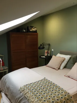 Rent this 2 bed room on Rua da Glória in 4050-289 Porto, Portugal