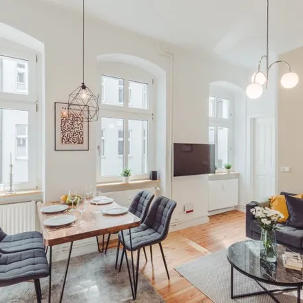 Rent this 3 bed apartment on Kletterspielplatz in Grüntaler Straße, 13357 Berlin