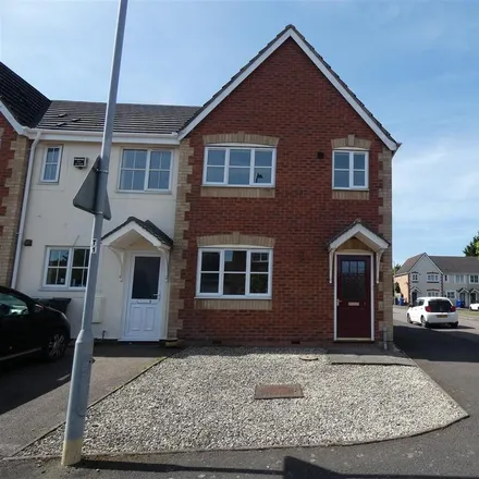 Rent this 3 bed townhouse on Primrose Drive in Branston, DE14 3GS