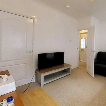 Rent this 3 bed duplex on Reservoir Road in Metchley, B29 6ST