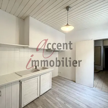 Rent this 3 bed apartment on 42 Rond Point de la Résistance in 13550 Noves, France