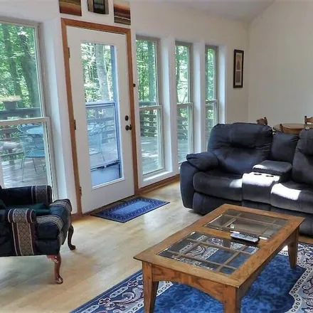 Rent this 3 bed house on Beech Mountain