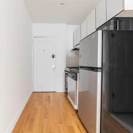 Image 2 - 20 Avenue A, New York, NY 10009, USA - Apartment for rent