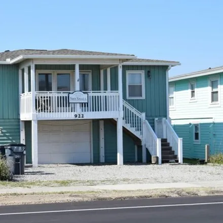 Image 1 - 922 Ocean Boulevard West, Holden Beach, Brunswick County, NC 28462, USA - House for sale