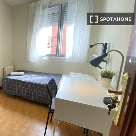 Rent this 5 bed room on Madrid in Calle López Grass, 4