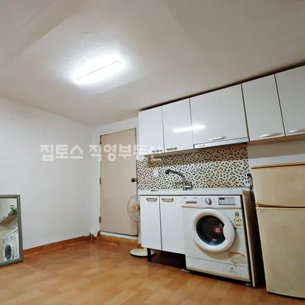 Rent this studio apartment on 서울특별시 광진구 자양동 464-28