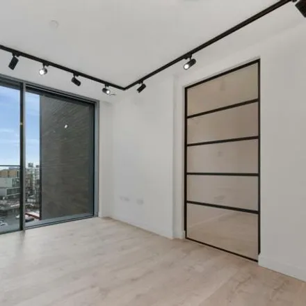 Image 3 - Aurora Tower, City Road, London, EC1V 1AE, United Kingdom - Loft for rent