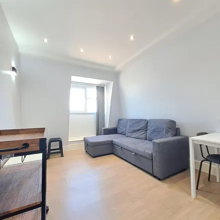 Image 2 - St Barnabas Road, London, CR4 2DN, United Kingdom - Apartment for rent