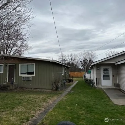 Buy this studio house on 402 Southeast 3rd Street in College Place, Walla Walla County