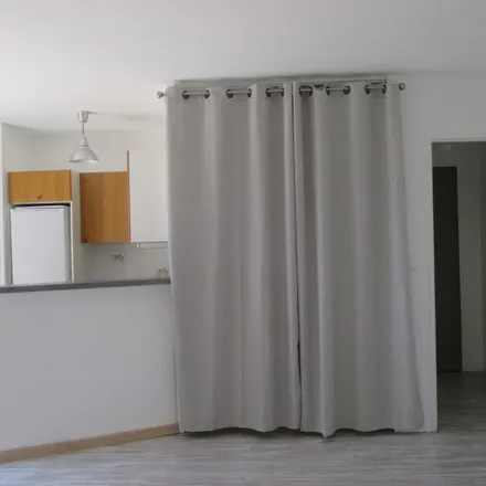 Rent this 2 bed apartment on 25 Avenue Saint-Fiacre in 45100 Orléans, France