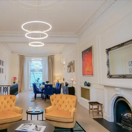 Rent this 3 bed apartment on 85 Holland Park in London, W11 3RZ