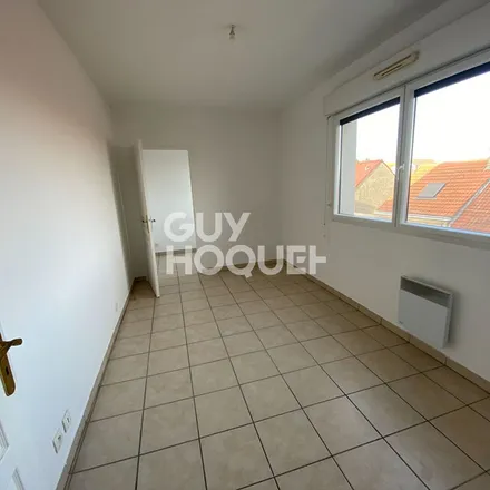 Rent this 2 bed apartment on Collège Jean Macé in Rue des Maréchaux, 62100 Calais