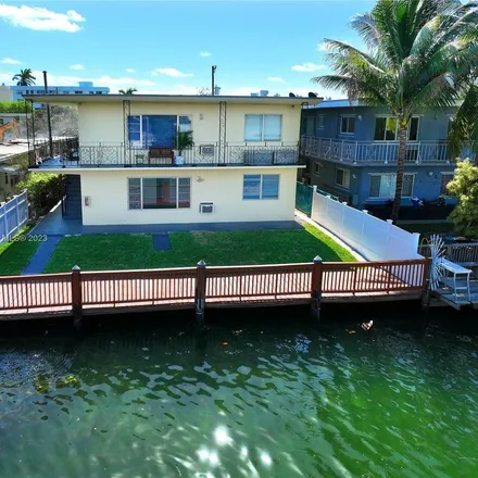 Image 4 - 2010 Calais Drive, Isle of Normandy, Miami Beach, FL 33141, USA - Apartment for rent