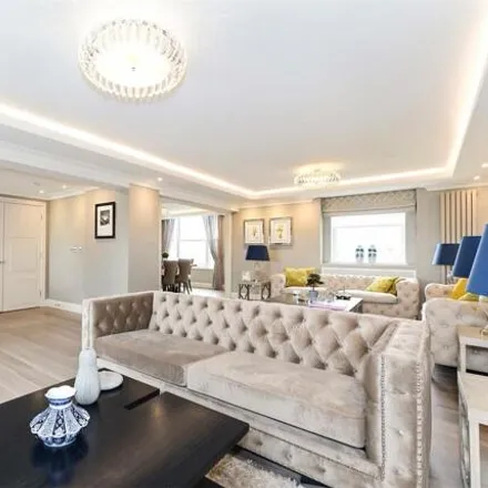 Rent this 4 bed house on St John's Wood Park in London, NW8 6QU