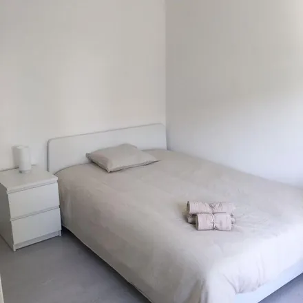 Rent this 4 bed apartment on RIDENT in Rua José Elias Garcia 27B, 2775-196 Parede