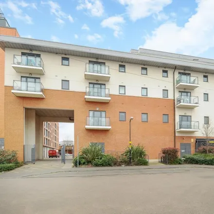 Image 4 - The Junction, Grays Place, Wexham Court, SL2 5GF, United Kingdom - Apartment for rent