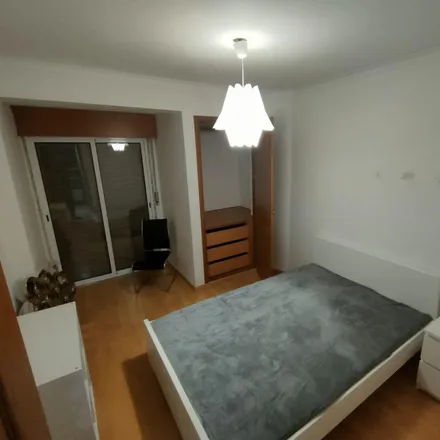 Rent this 4 bed room on Avenida dos Missionários in 2735-411 Sintra, Portugal