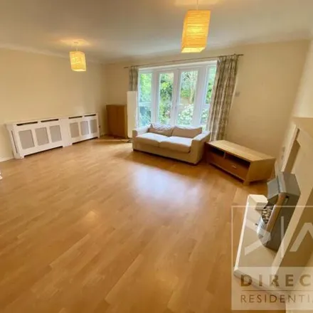 Image 5 - Marneys Close, The Wells, KT18 7HR, United Kingdom - Townhouse for rent