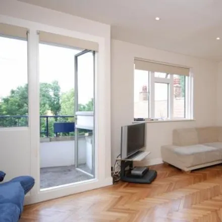 Rent this 2 bed apartment on Hogarth Lane in London, W4 2AU
