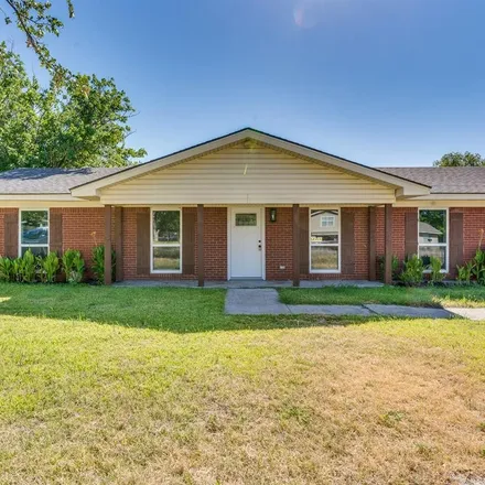 Buy this 3 bed house on 199 East Marshall Street in Palmer, Ellis County