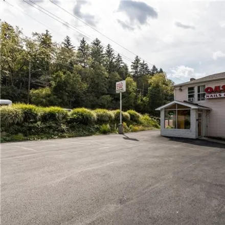 Image 4 - Oasis Nails & Spa, 1326 Hope Hollow Road, Carnegie, Allegheny County, PA 15106, USA - House for sale