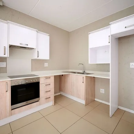 Image 2 - Isipingo Road, Paulshof, Sandton, 2151, South Africa - Apartment for rent