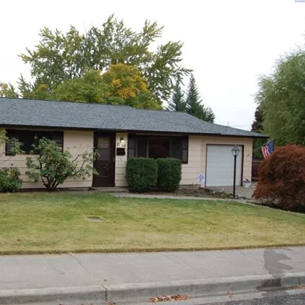 Buy this 4 bed house on 2114 Crestview Avenue in Richland, WA 99354