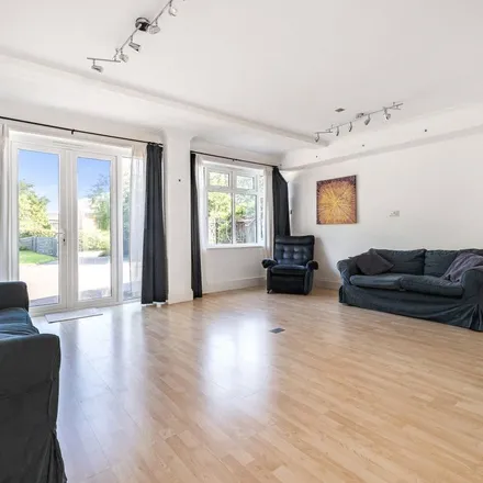 Rent this 4 bed apartment on Upper Neatham Mill Farm in Holybourne Theatre, London Road