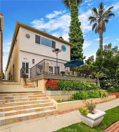 Rent this 4 bed house on 617 in 617 1/2 Iris Avenue, Newport Beach