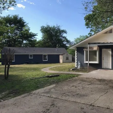 Buy this 2 bed house on 2011 Lee Street in Tyler, TX 75702
