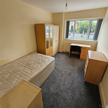 Rent this 5 bed apartment on Papa John's in 860 Bristol Road, Selly Oak