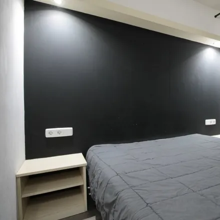 Rent this studio apartment on Carrer de l'Hospital in 82, 08001 Barcelona