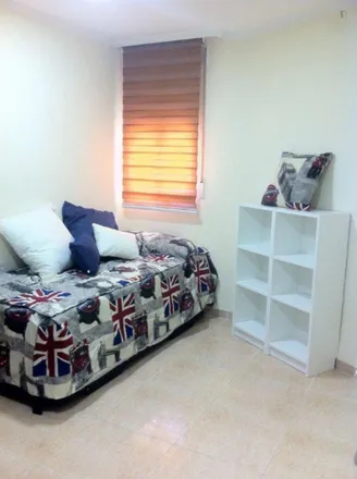 Rent this 2 bed apartment on Avinguda de la Malva-rosa in 53, 46011 Valencia