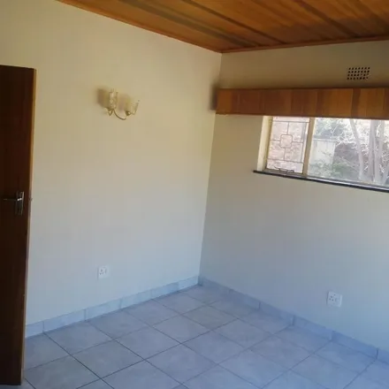 Image 5 - Valley Road, Jacanlee, Johannesburg, 2001, South Africa - Apartment for rent