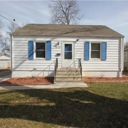 Buy this 3 bed house on 2215 52nd Street in Des Moines, IA 50310