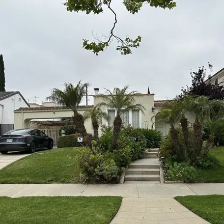 Rent this 3 bed house on 283 South Maple Drive in Beverly Hills, CA 90212