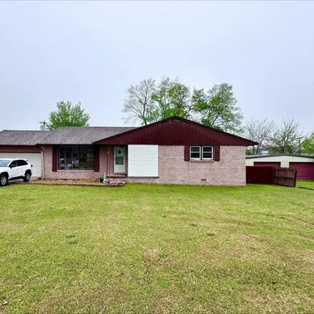 Buy this 3 bed house on 573 West State Street in Muscle Shoals, AL 35661
