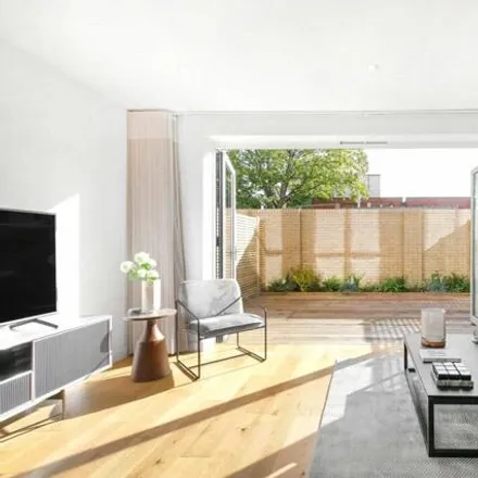 Image 3 - 3 Gilson Place, London, N10 1BF, United Kingdom - Townhouse for sale